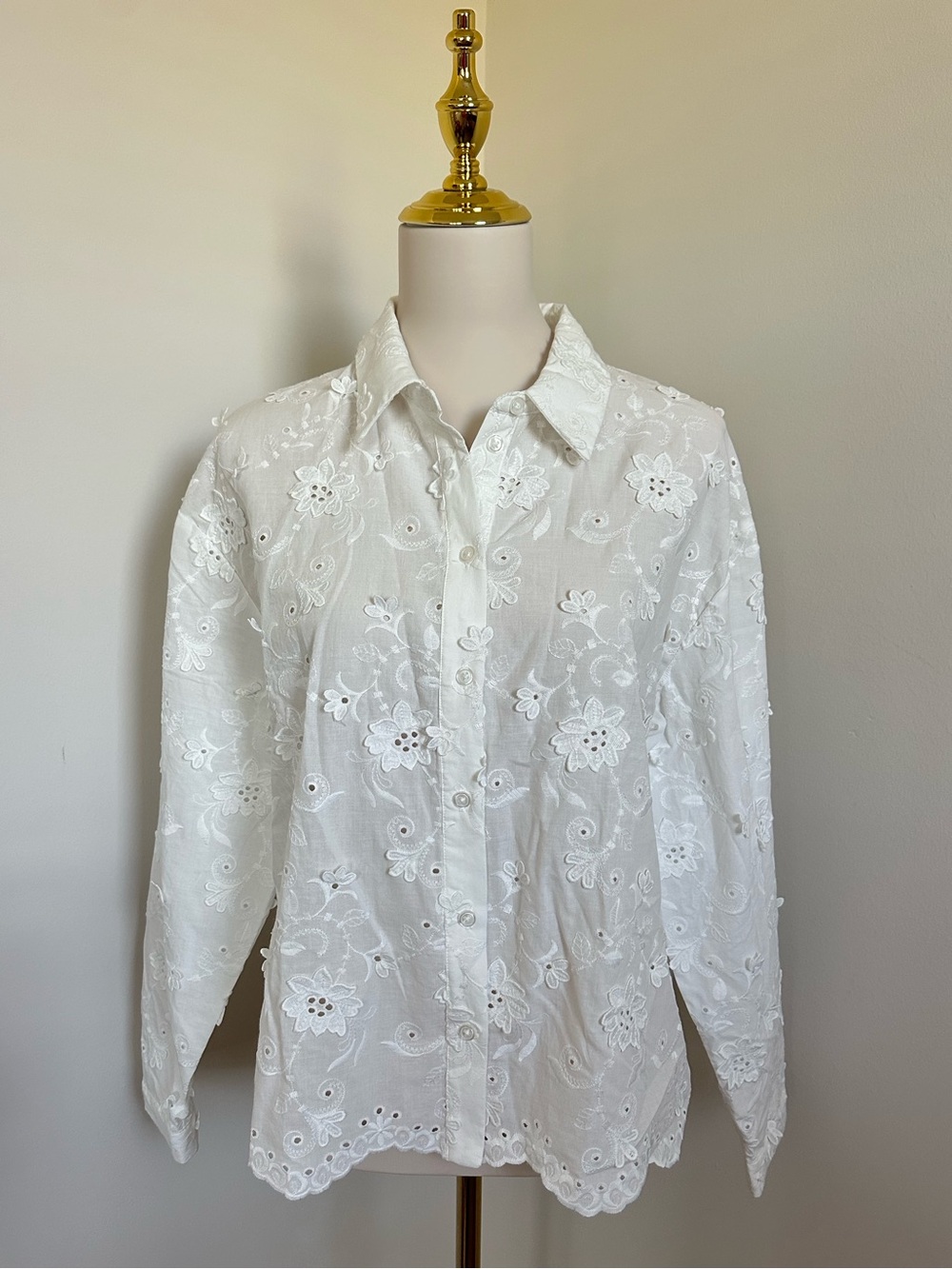 NWT Adrianna Papell Floral Embroidered Blouse